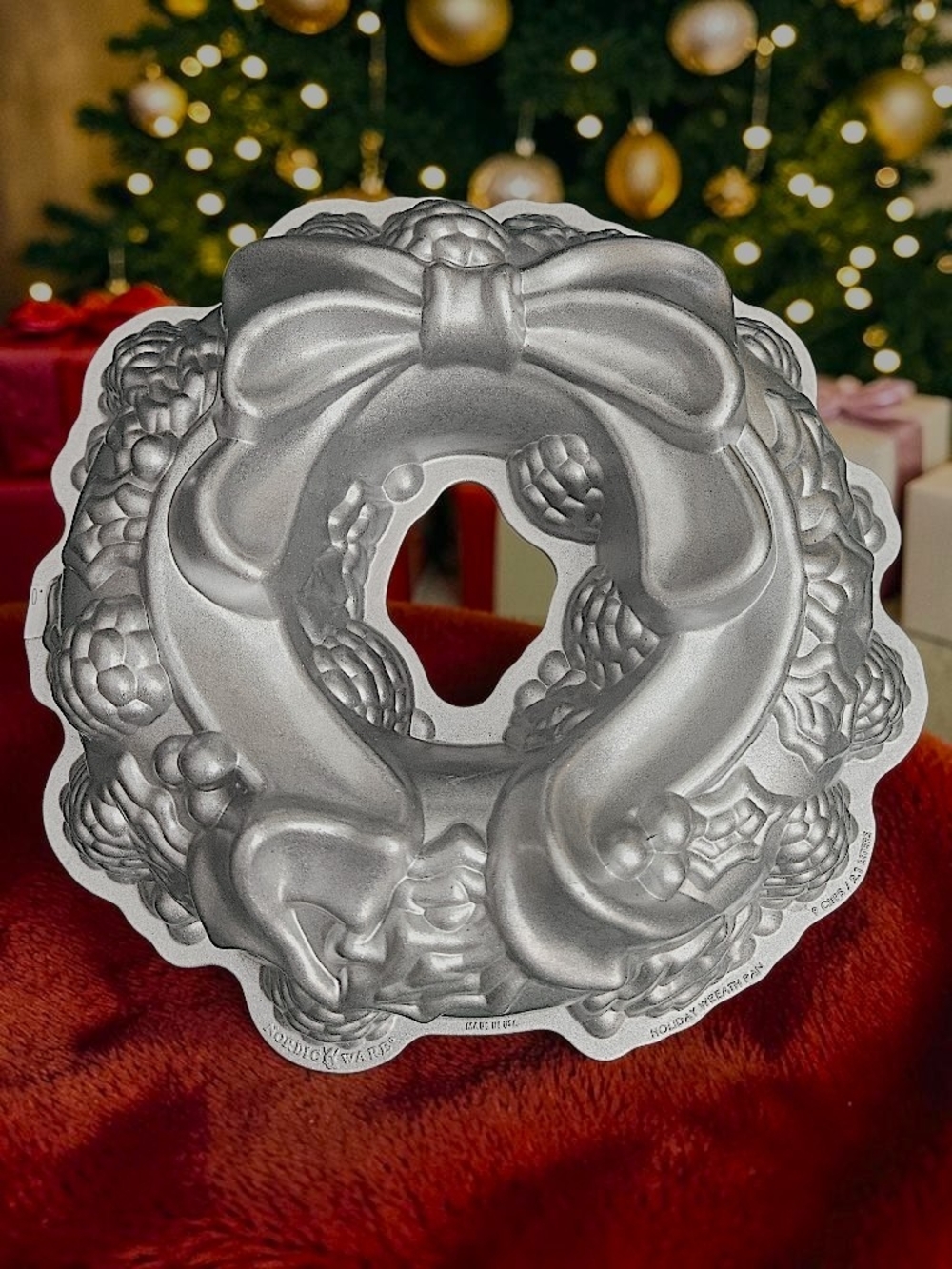 Holiday Wreath Bundt Pan 9-Cup Cast Aluminum Made in USA